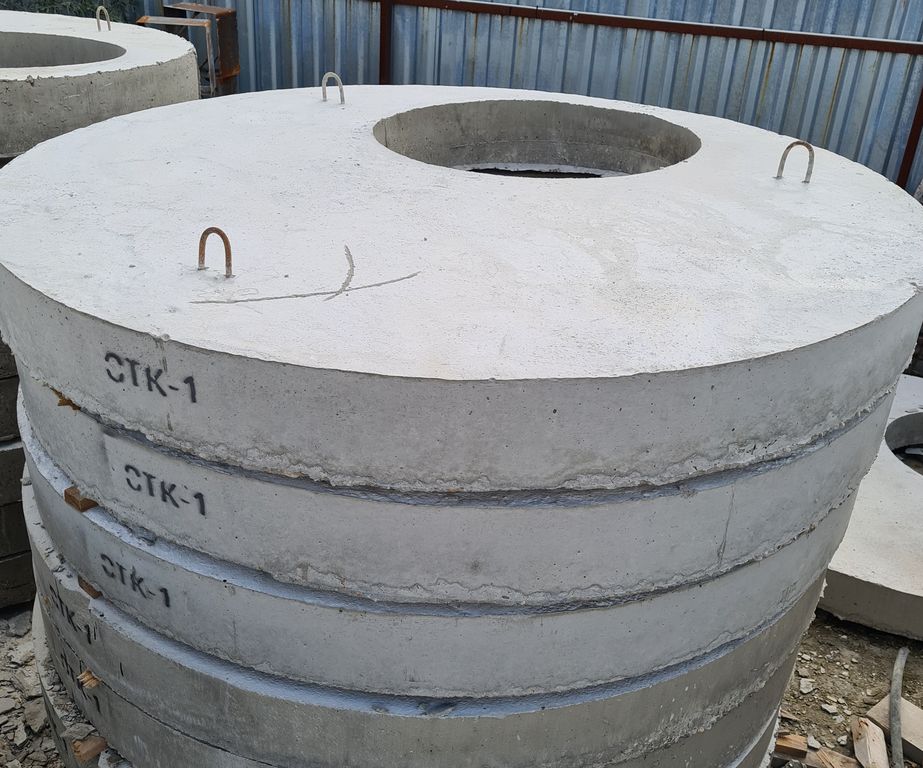 Плита перекрытия с отверстием под люк диаметр 1,5 м.