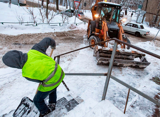 Уборка снега лопатами (погрузка и вывоз)