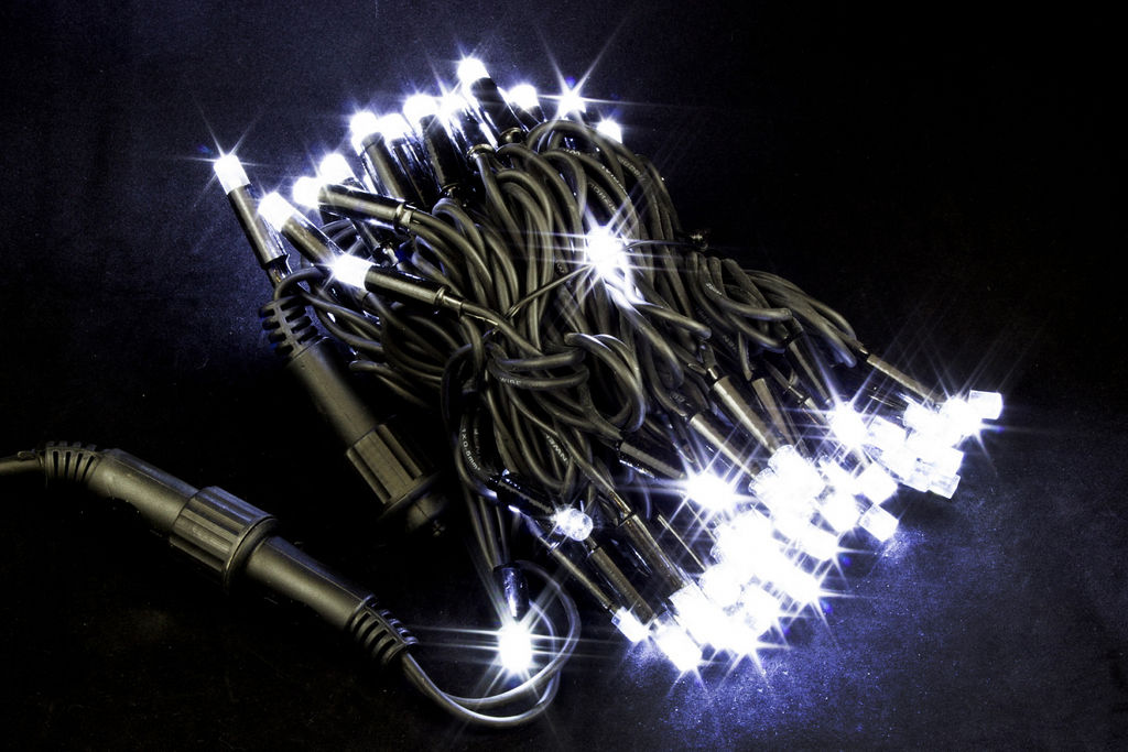 Гирлянда уличная, 10 м, 100 LED, провод черный каучук, 220 В, стыкуется, IP65, разноцветная