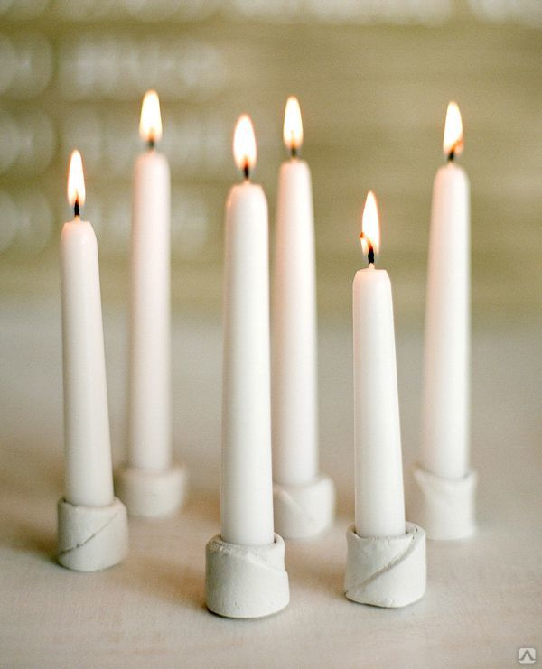 Свеча 20 см диаметр. Подсвечники для длинных свечей. Свеча в подсвечнике. Красивые белые свечи. Подсвечник для тонкой свечи.